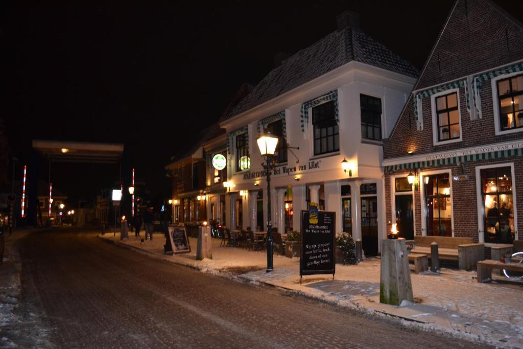 Stadsherberg 'Het Wapen Van Ijlst' Exterior foto